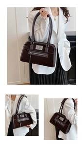 Détails du sac porté épaule vintage marron avec plaque argentée et surpiqûres