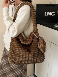 Women Plush Checkerboard Tote Bag Large Capacity Winter Fuzzy Shoulder Bag And Matching Mini Pouch Casual Elegant Handbag
