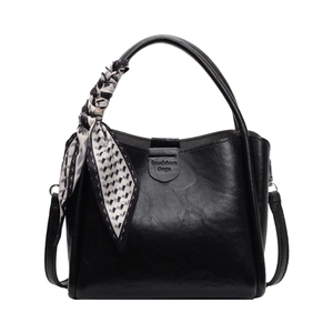 Sac seau noir minimaliste avec poignée en foulard de soie et bandoulière amovible