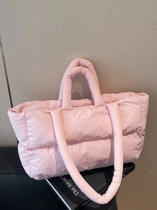 Sac fourre-tout matelassé rose en nylon rembourré avec poignées et bandoulière de mode