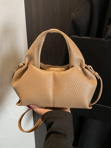 Sac nuage kaki en cuir texturé avec poignée large et bandoulière pour femmes