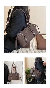Dettaglio borsa a mano vintage caffè con fibbie argentate e nappe con coulisse