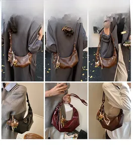 Collage schicker Halbmond-Taschen in drei Farben mit Bärenanhänger und Sterndetail