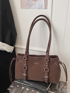 Borsa sottobraccio vintage marrone scuro in ecopelle con fibbie e cinturini in argento