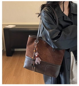 Stylish women's brown patchwork tote bag, large capacity suede shoulder bag for winter.