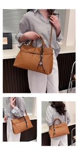 Collage d'un grand sac cabas en cuir marron avec foulard, porté à la main ou en bandoulière