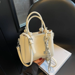 Retro cream white bucket handbag with lychee pattern leather and stripe charm