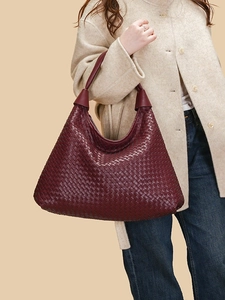 Sac hobo porté épaule en cuir tressé bordeaux à grande capacité pour femme élégante