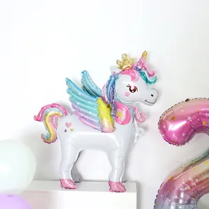 Stehender 3D-Einhorn-Folienballon mit Flügeln und Krone für die Geburtstagsdekoration