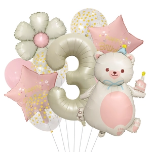 Detail of 3rd birthday balloon set with bear shape and matte daisy flower decorations