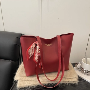 Sac Cabas en Cuir PU Grande Capacité pour Femmes Sac à Épaule Minimaliste Avec Écharpe de Soie Décorative et Fermeture Éclair