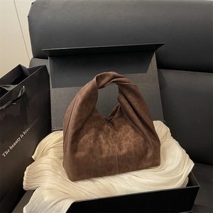 Fashionable leopard print tote bag with twisted handle in premium gift box set