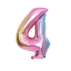 Detail eines 32-Zoll Regenbogen-Zahlenballons Nummer 4 mit metallischem Farbverlauf