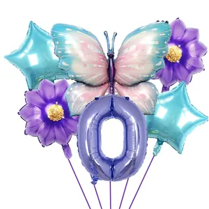 Détail du kit de ballons papillon violet fleur et chiffre 0 avec fini métallique