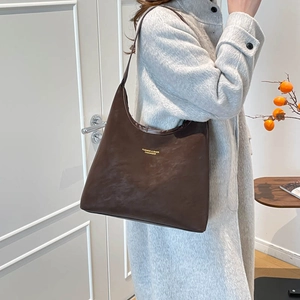 Sac hobo rétro en daim marron foncé pour femme, grand sac à épaule pour les trajets quotidiens