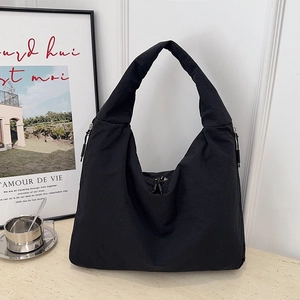 Women Large Capacity Nylon Tote Bag Casual Lightweight Shoulder Hobo Bag Minimalist Zipper Waterproof Bag For Daily Commuting