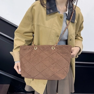 Deep brown quilted suede tote bag with chain strap and vintage rhombus pattern