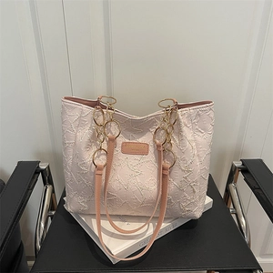 Mode Broderie d'Étoiles Sac Cabas Grande Capacité pour Femmes Tendance Sac à Épaule avec Bandoulière Chaîne Dorée