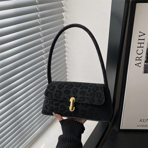 Sac Sous le Bras Baguette Imprimé Léopard pour Femmes Sac à Épaule Vintage Aspect Daim Boucle en Métal Rétro Main