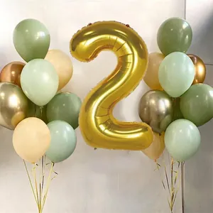 Goldenes Zahl 2 Folienballon-Set mit avocado-grünen und cremefarbenen Partyballons