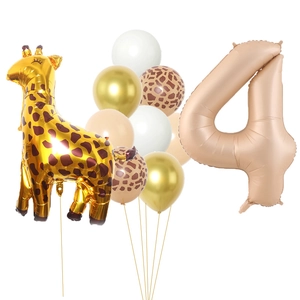 Dettaglio set compleanno giungla con palloncino giraffa e palloncino champagne numero 4