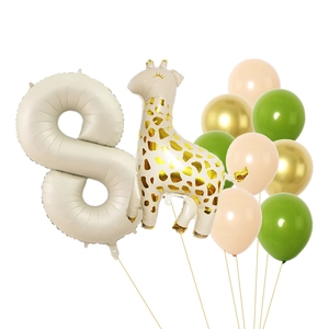 Set festa bosco con palloncino numero 8 crema, giraffa in alluminio e lattice dorato