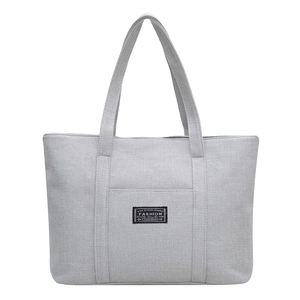 Grand sac cabas en lin gris avec étiquette mode pour le travail et l'usage quotidien