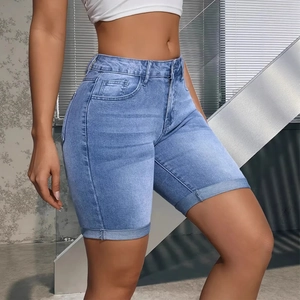 Short bermuda en jean bleu clair taille haute extensible avec ourlet replié