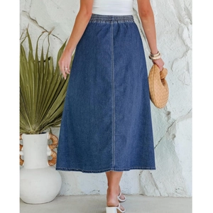 Jupe longue évasée en denim bleu foncé avec cordon de serrage et détails de couture