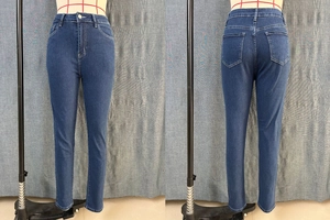 Vue avant et arrière du jean slim bleu foncé à taille basse avec un design à 5 poches
