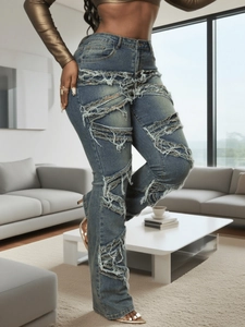 Jean bleu taille haute avec ourlets effilochés asymétriques et détails de franges mode