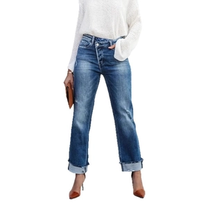 Jean droit taille haute pour femme avec taille croisée et ourlet effiloché replié