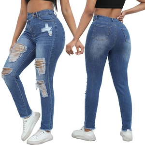 Jean skinny taille haute pour femme en bleu clair avec détails déchirés et usés tendance
