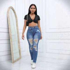 Jean bleu taille haute pour femme avec déchirures et taille à double boutonnage asymétrique