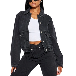 Veste en jean gris foncé pour femme, coupe courte avec poches et taille élastique
