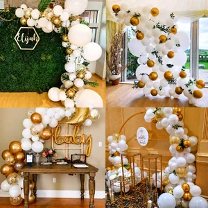 Elegantes Set aus weißen und goldenen Luftballons mit Konfetti und Grün für Hochzeiten