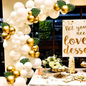 Witte en gouden bruiloft ballonboog slinger set met kunstmatige groene schildpadbladeren