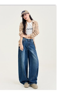 Jean large rétro avec coutures incurvées et denim bleu foncé au style streetwear