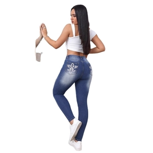 Jeans blu a vita alta dal taglio aderente con ricamo argento sulle tasche posteriori