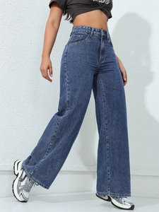 Vue détaillée du jean taille haute à jambes larges en délavage bleu foncé