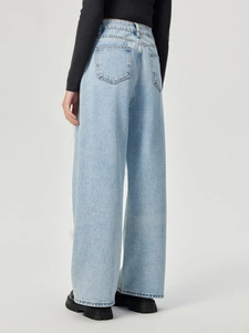 Rückansicht der hellblauen Wide-Leg-Denim-Jeans mit hoher Taille und Gesäßtaschen