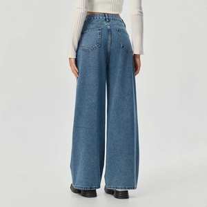Damen Jeans mit weitem Bein, hoher Taille und lockerer Passform in mittelblauer Waschung