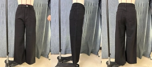 Vue triple du jean noir large à taille haute montrant les poches avant et la vue arrière