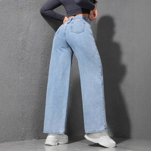 Jean femme bleu clair taille haute à jambes larges avec poches arrière coupe droite