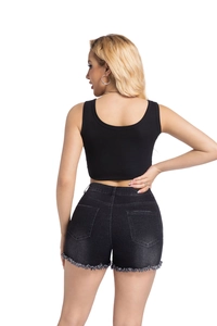 Vue arrière d'un short en jean noir taille haute avec ourlets effilochés et poches