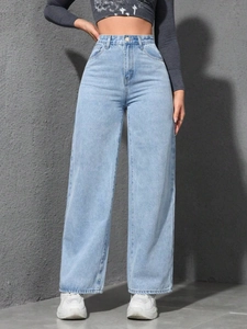Jean à jambes larges et taille haute en denim délavé clair pour un style minimaliste