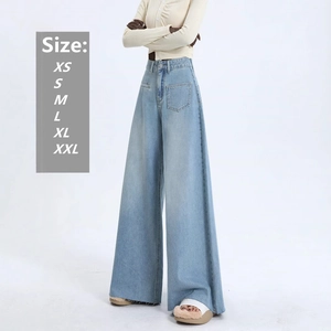 High-waisted wide-leg denim jeans in light blue wash with raw hem and large front pockets