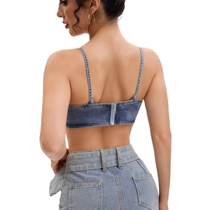 Blaues Denim-Crop-Top mit Spaghettiträgern und rückseitigem Reißverschluss von hinten