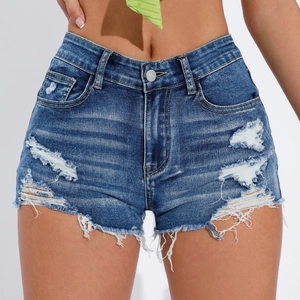 Short en jean femme taille haute avec détails déchirés et ourlet effiloché tendance