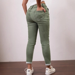 Jean skinny vert à taille haute avec poches arrière et revers pour femme